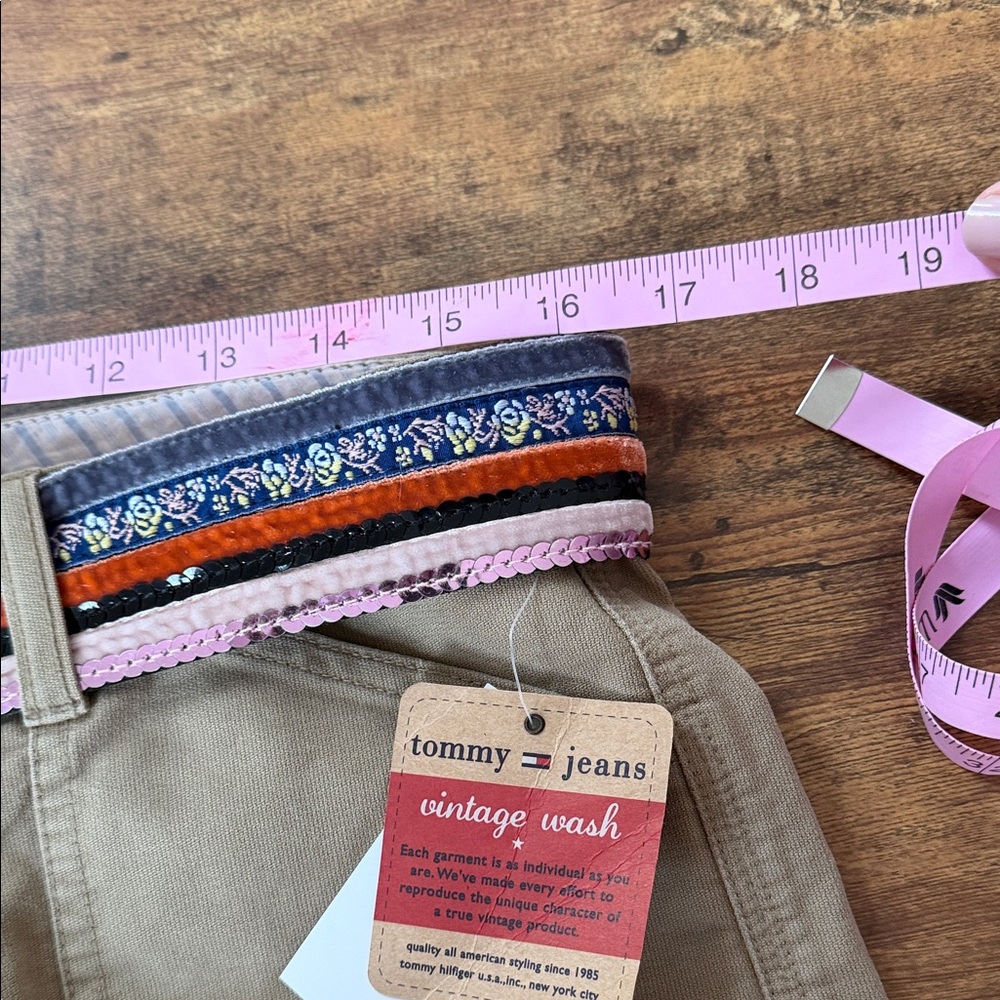 Tommy Hilfiger Women's Tan Cargo Shorts with Colorful Belt - Picture 6 of 10